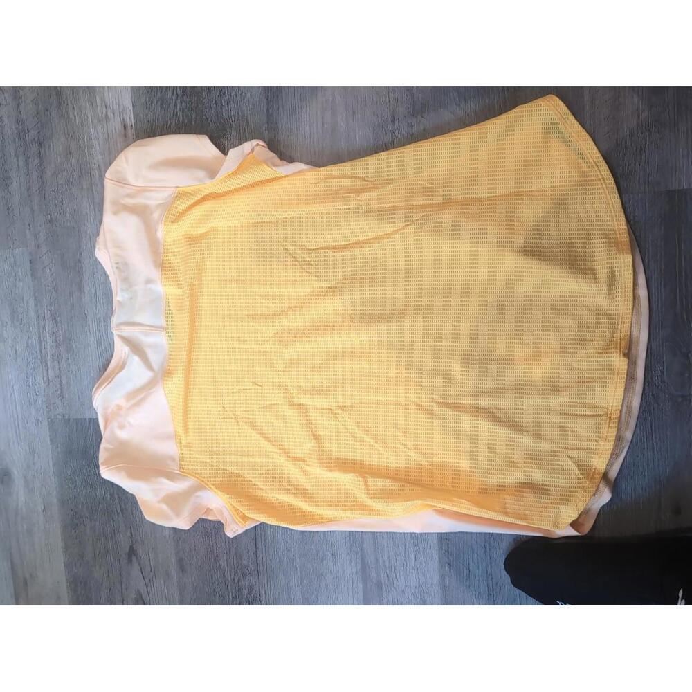 Underarmour Woman's Heat Gear Fitted XL Shirt - Picture 5 of 5
